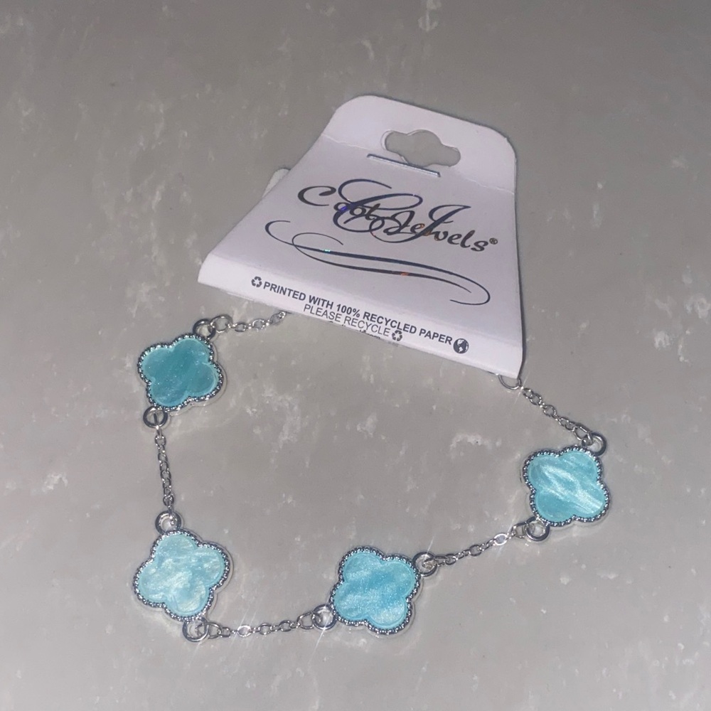 Adjustable Silvertone and turquoise Blue colored clover Bracelet NWT